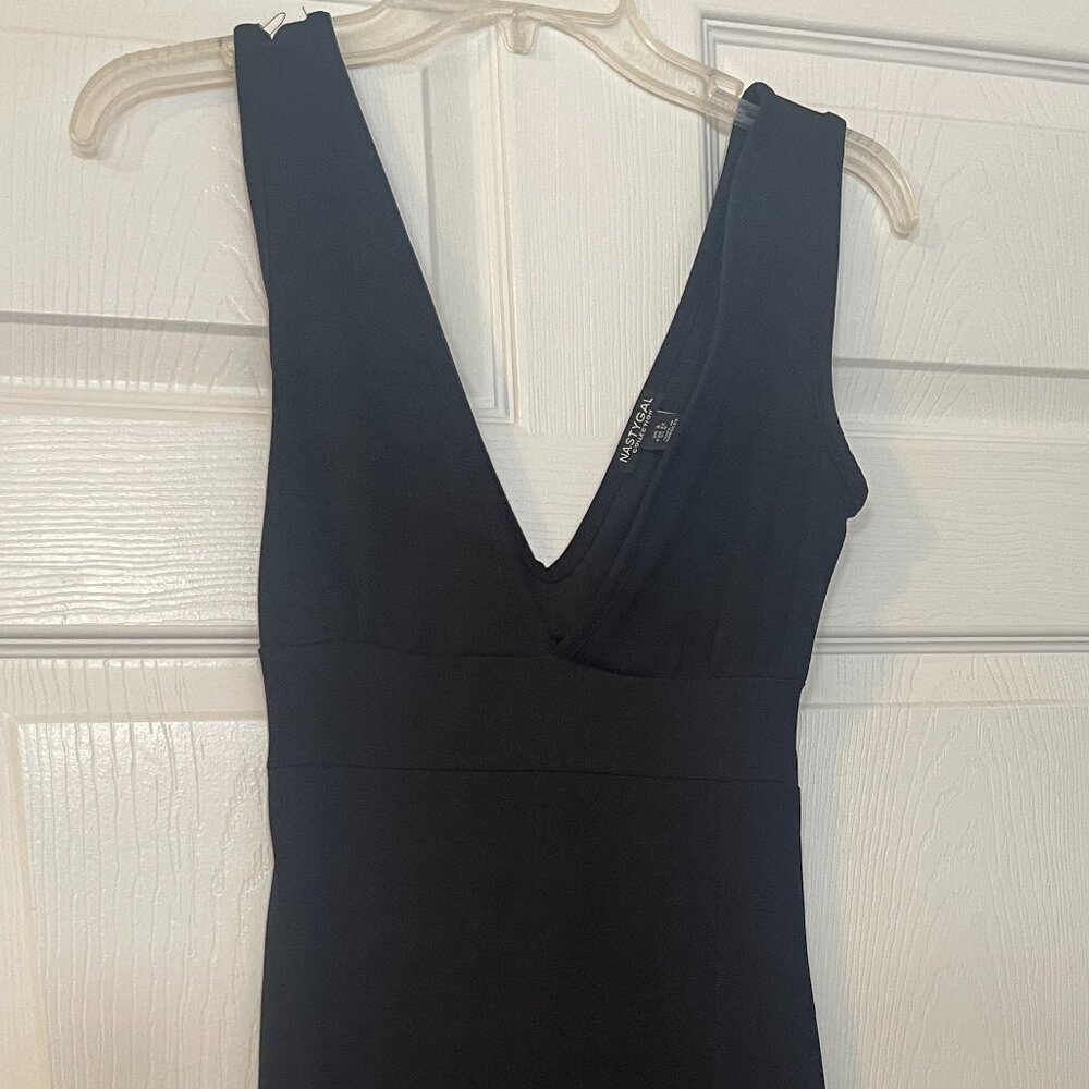 Black sleeveless V front and back dress with back split by Nastygirl - size 0